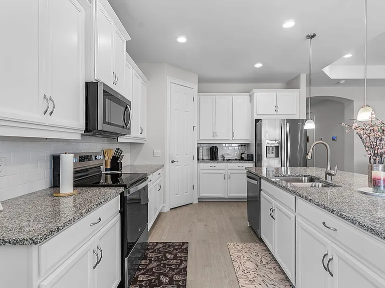 425 Coral Reef Pl — Photo 7