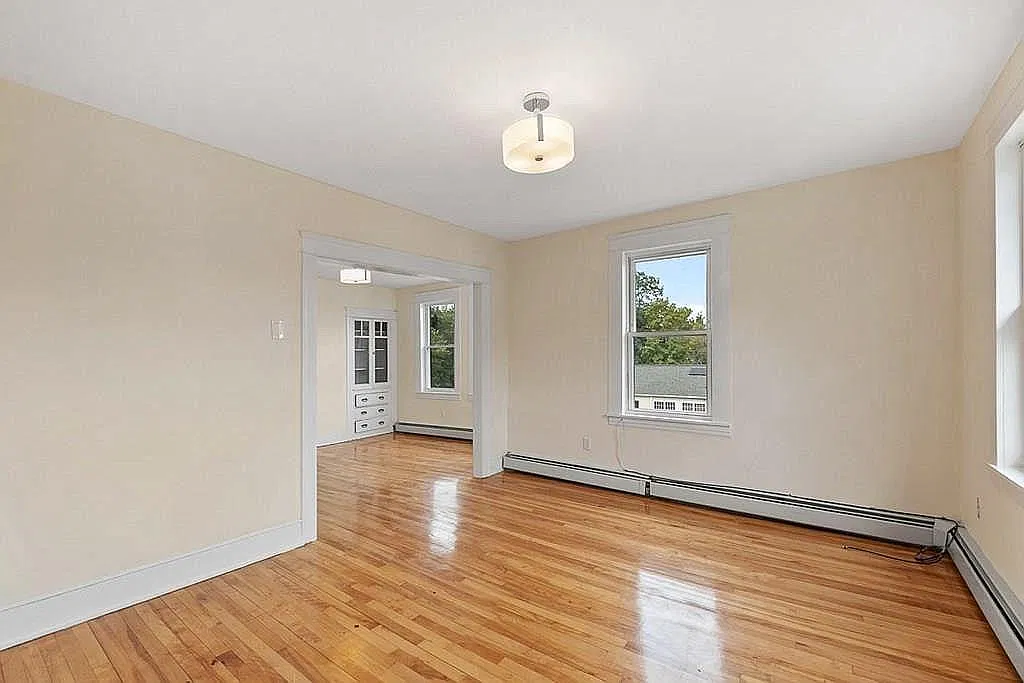 3 bed, 3012 sqft, $2,000 — Photo 2