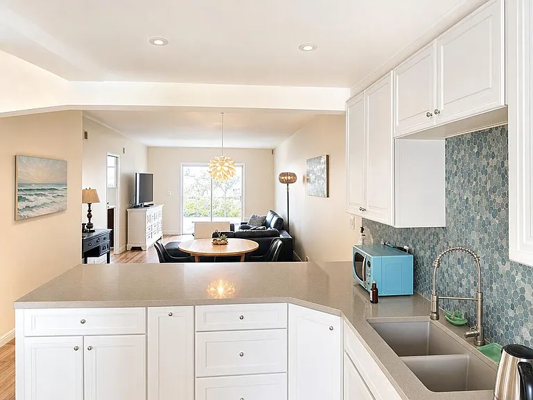 2731 NE 14th St #421 — Photo 5