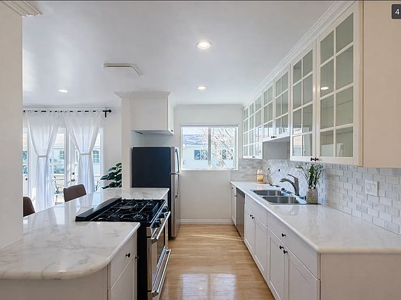 2nd image of 1027 20th St #1027G