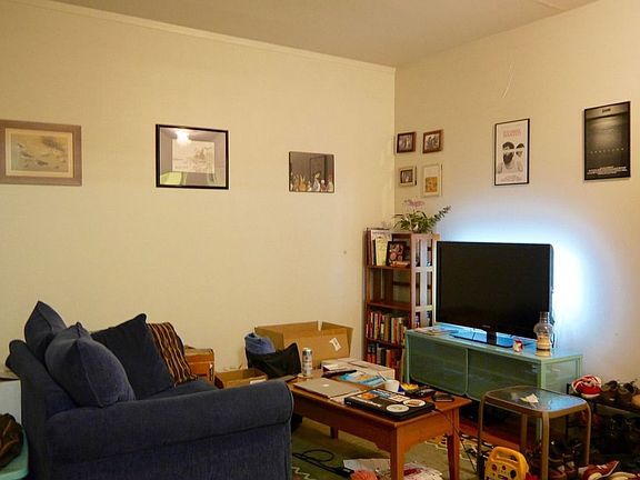 4th image of 2802 Crescent St #2D