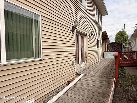 2nd image of 285 Flower St