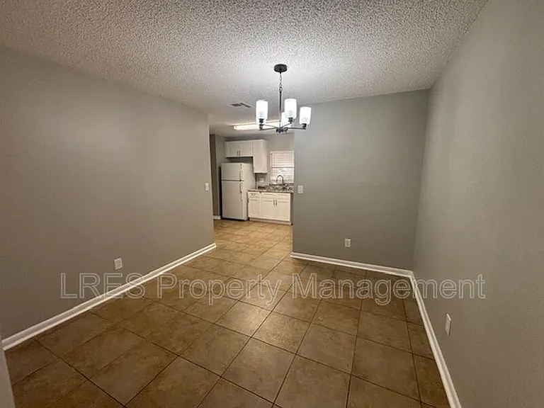 1004 Stout Ct — Photo 14