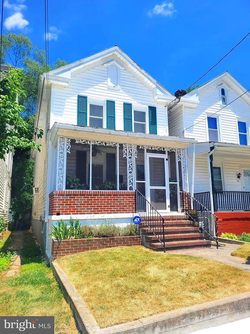 726 W King St photo 1