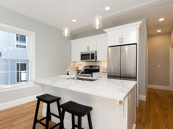 5th image of 3305-3309 Washington St #102
