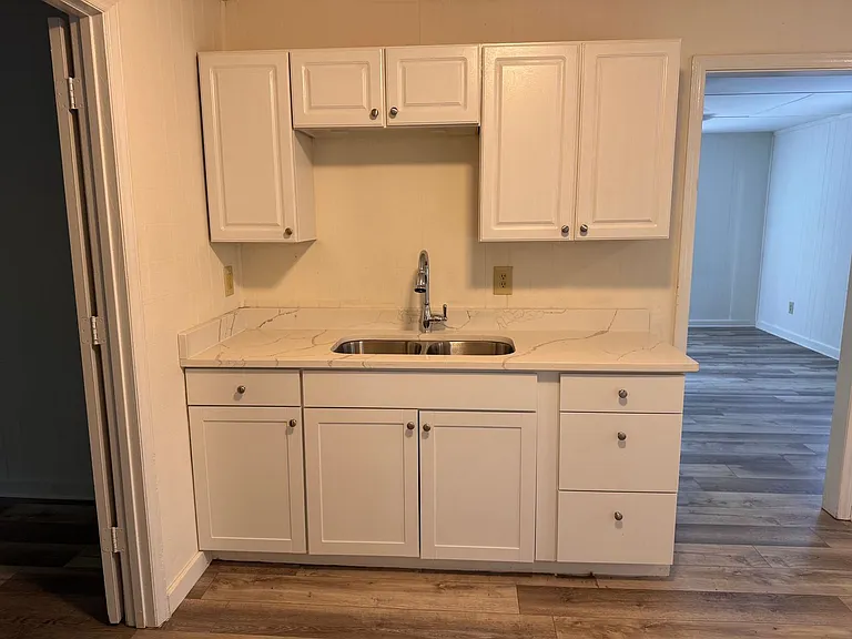 2218 Dixon St — Photo 4