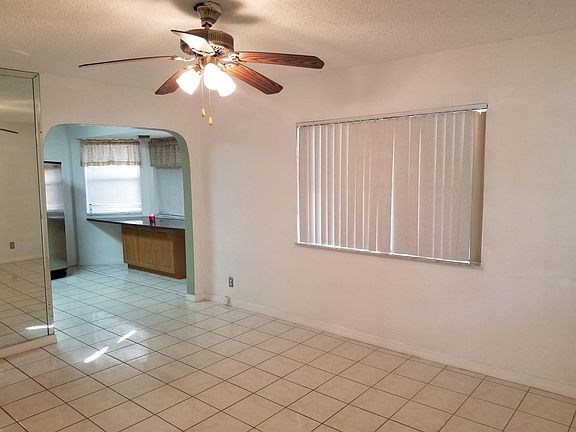 Living Room w Kitchen View