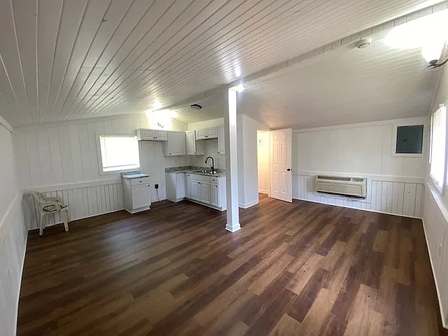 Studio, $495 — Photo 3
