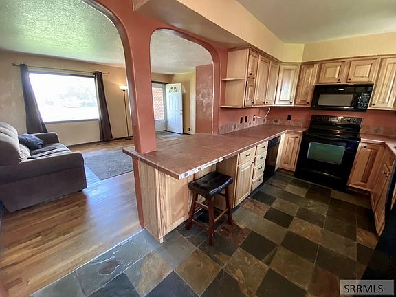 5th image of 240 Beacon Dr