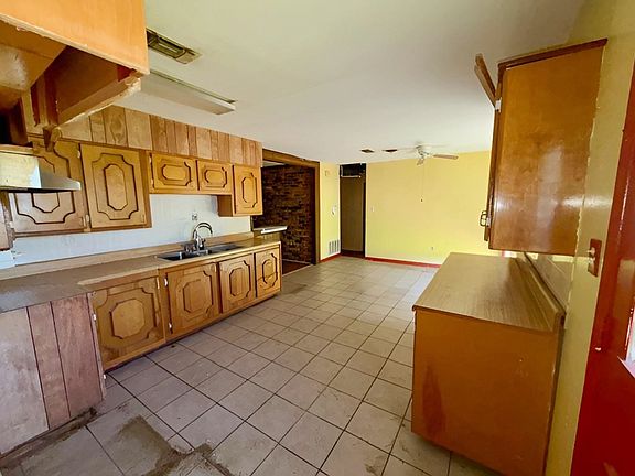 3rd image of 405 Dauphine Ave