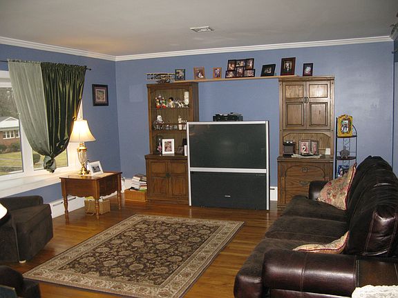 3rd image of 1594 Paine St