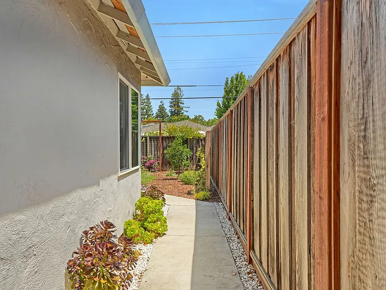 110 Paul Ave — Photo 19