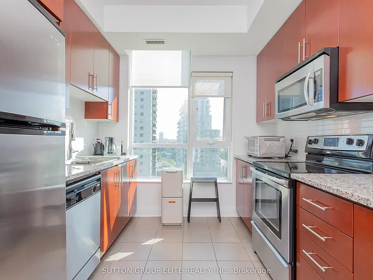 1 Hurontario St #808 — Photo 20