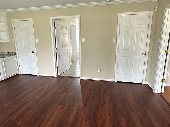 5th image of 20 Golfview Manor Rd