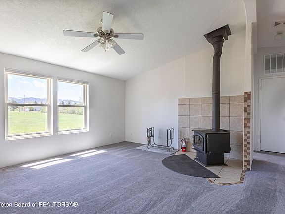 3rd image of 212 Bear Dr