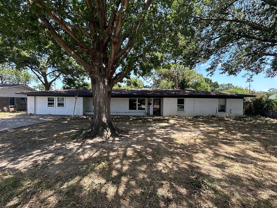 1st image of 618 Kingston Dr