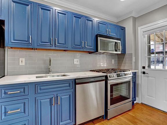 3rd image of 406 Kane St