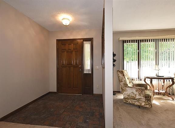 5th image of 7 Southridge Dr