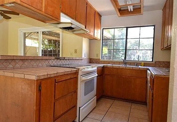 5th image of 1302 Chignahuapan Way