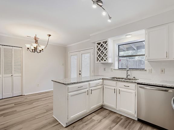 5th image of 4008 18th St