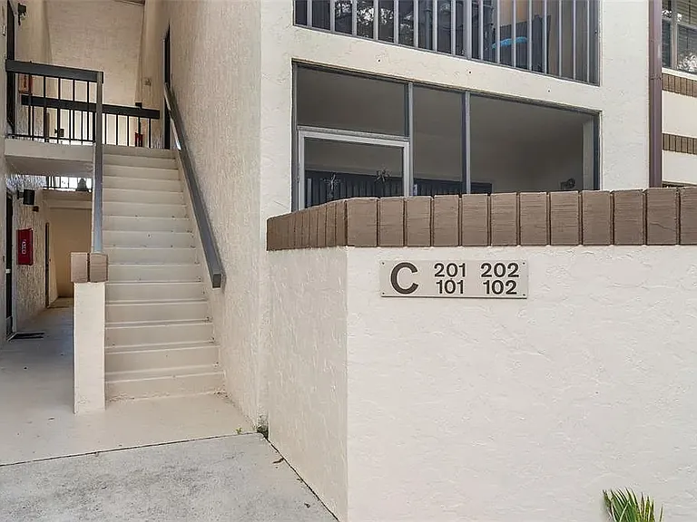 19505 Quesada Ave — Photo 29