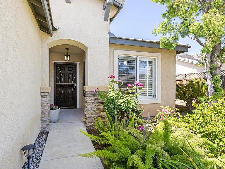 12112 Grecian Laurel Dr — Photo 2