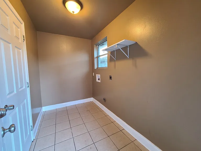 3218 Pakenham Dr — Photo 7