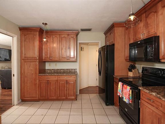 3rd image of 3220 Bayshore Gardens Pkwy