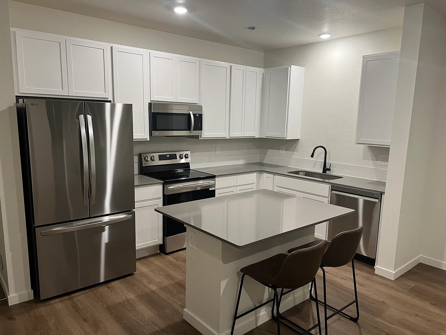 488 Condor Way — Photo 2