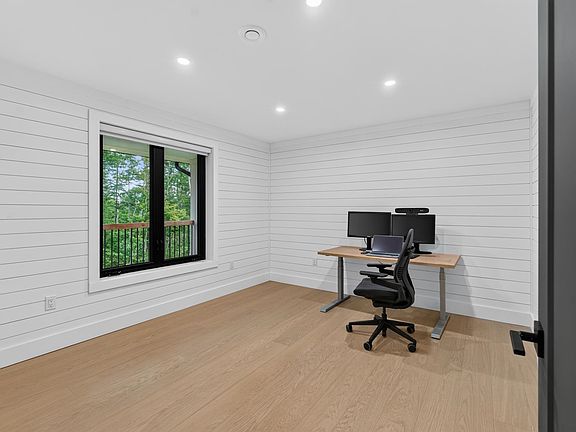 5th image of 1685 Kingston Rd