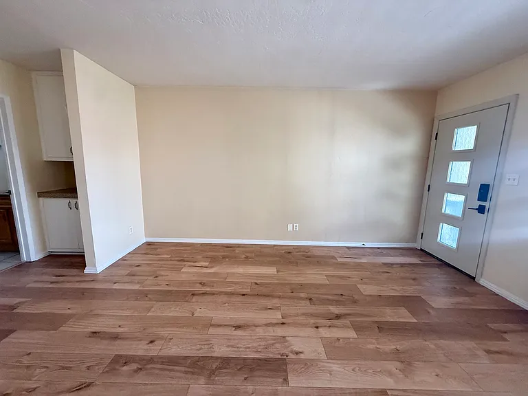 1464 Essex St #7 — Photo 8