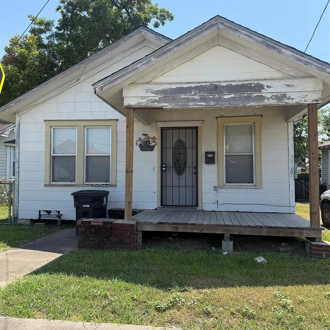 2 bed, 1.0 bath, 906 sqft, $1,500 — Photo 2