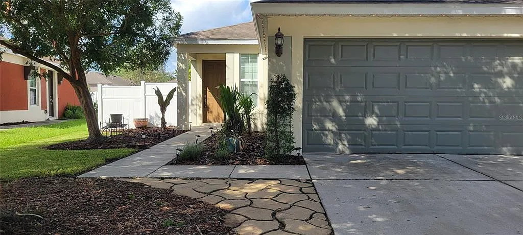 3 bed, 2.0 bath, 1460 sqft, $2,000 — Photo 3