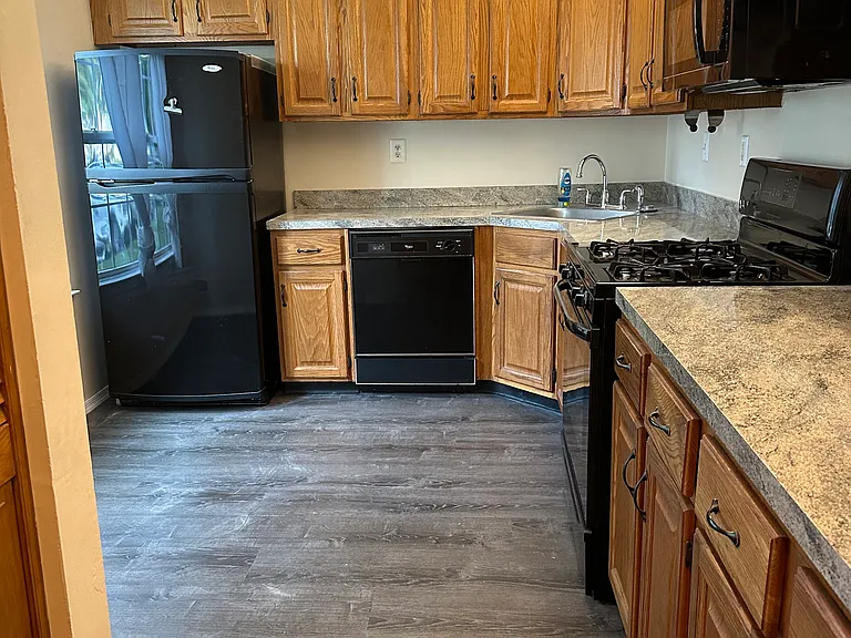 393 Hadleigh Ln #393 — Photo 5