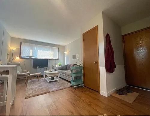 338 18th Ave NE #5 Photo 1