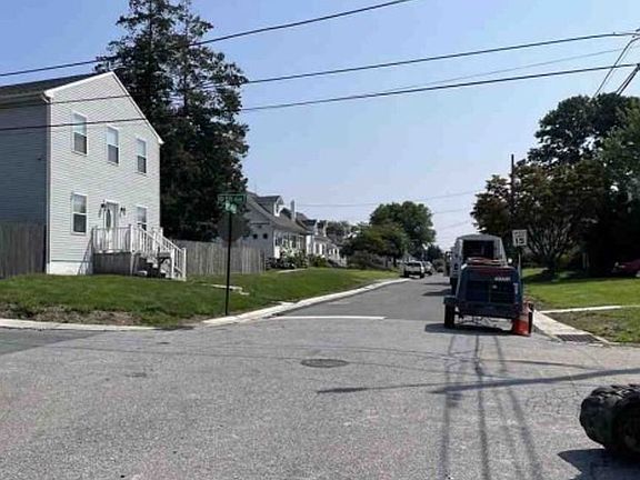 Exterior Neighborhood (street photo)
