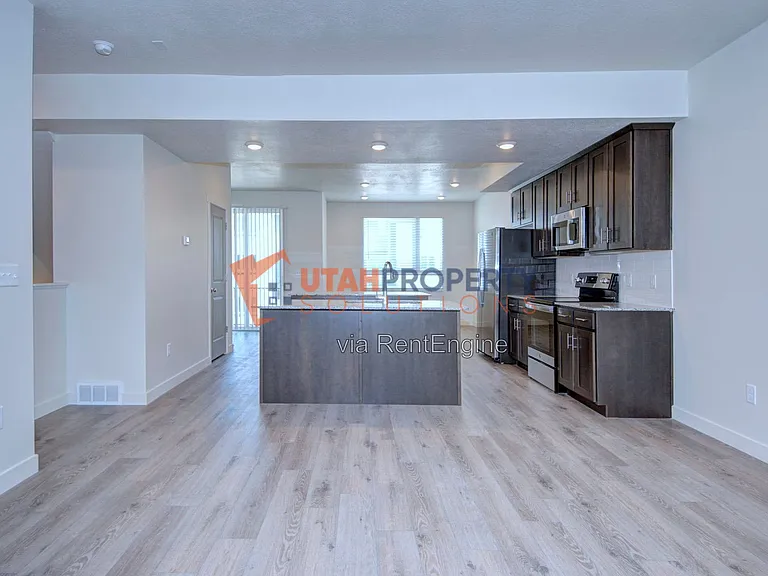 964 N 500th St W — Photo 7