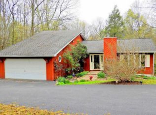 456 Bernadine Dr, Stroudsburg, PA 18360