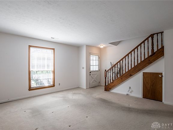 3rd image of 827 Clareridge Ln