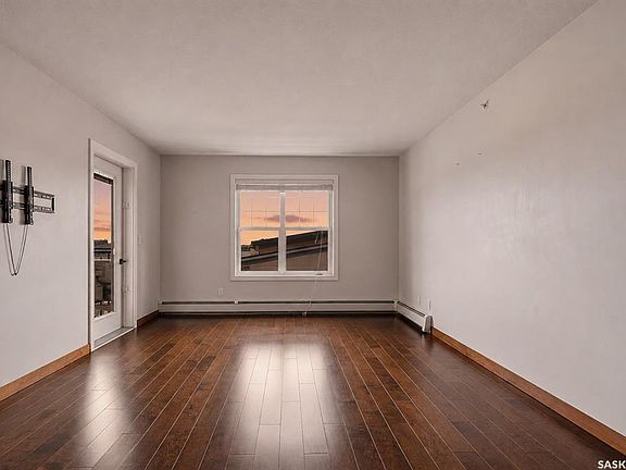 5th image of UNIT 305-130 Phelps WAY
