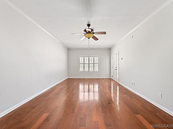 4th image of 22 Breckenridge Ct