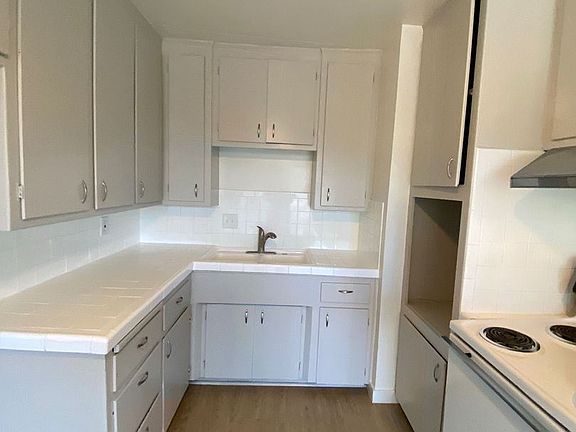 4th image of 304 N Lincoln Ave