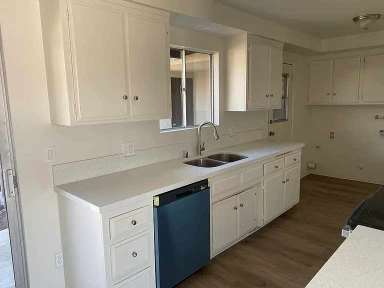 26084 Camphorwood Ave — Photo 7