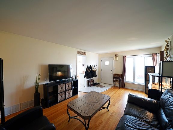 2nd image of 3541 Dora St