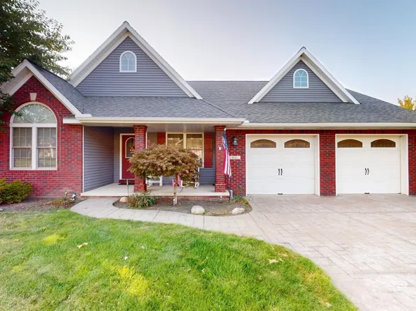 4352 Maple Grove Dr, Erie, PA 16510