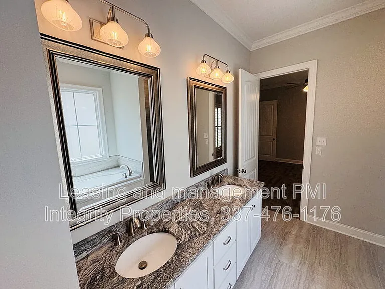 113 Oak Village Dr — Photo 25
