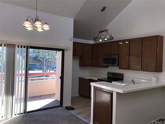 3rd image of 941 W Carson St APT 319