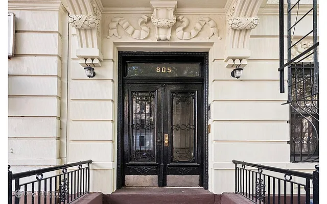 Rented by Douglas Elliman | media 26