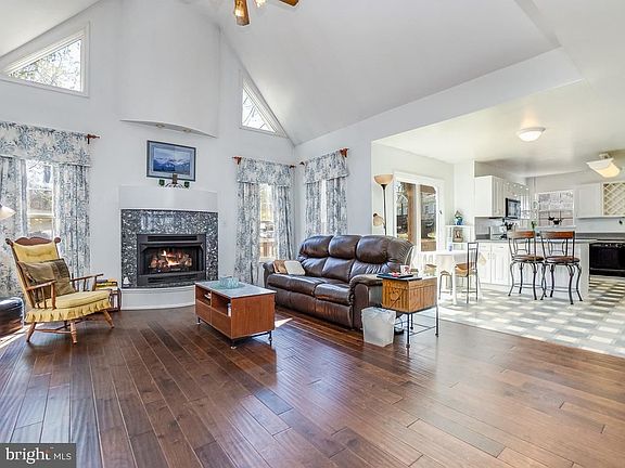 5th image of 18253 Oakdale Dr