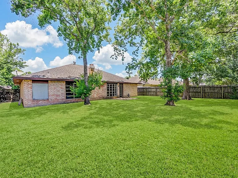2427 Ridgemont Dr — Photo 6